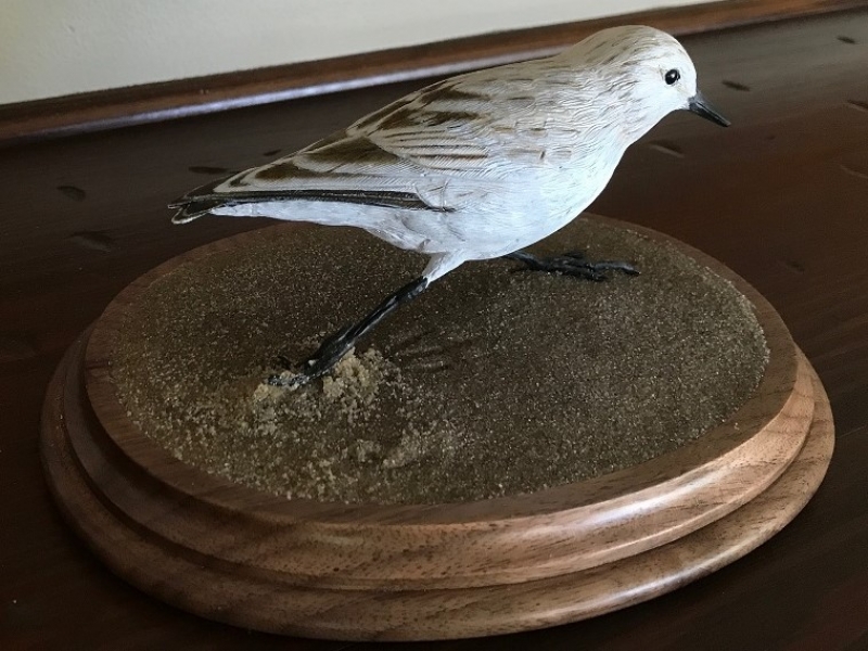 Finished carved shorebird